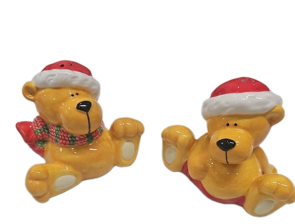 (1) SET SANTA CAP BEARS CHRISTMAS HOLIDAY SALT AND PEPPER SHAKERS New No Box